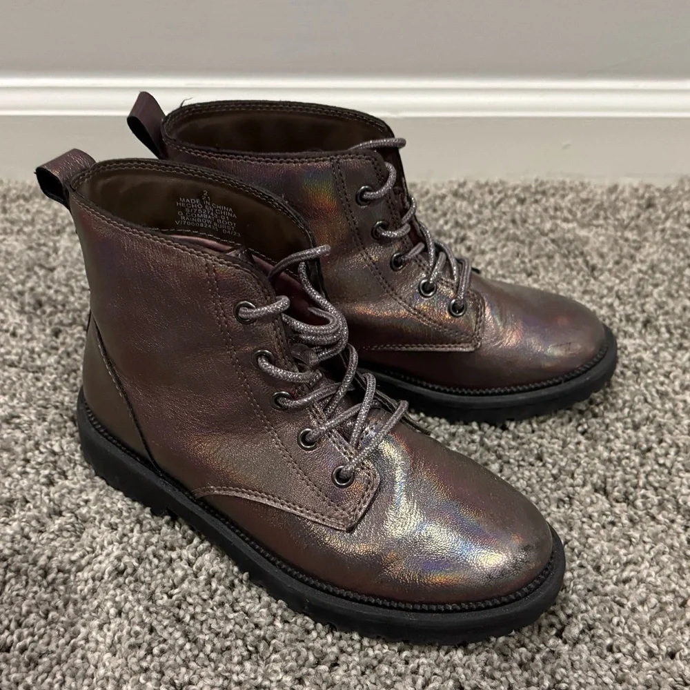 Girls Old Navy Iridescent Lace-Up Boots, size 2